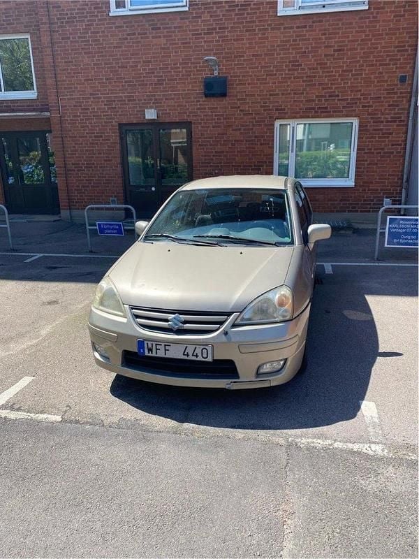 Brun Begagnad 2004 Suzuki Liana Halvkombi | 12 000 kr (Marknadspris) - Bild 1/4