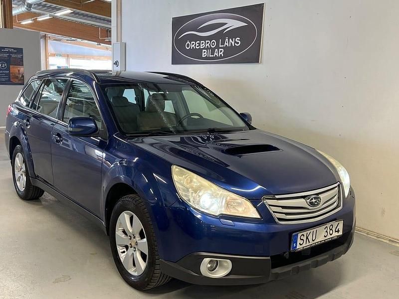 Blå Begagnad 2012 Subaru Outback Kombi | 69 900 kr (Marknadspris) - Bild 1/4