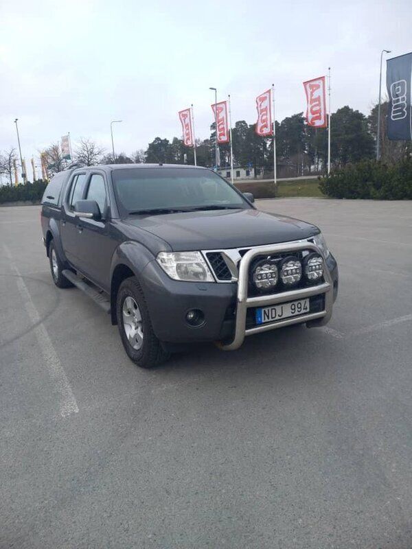 Grå Begagnad 2012 Nissan Navara Pickup | 89 000 kr (Bra pris) - Bild 1/4