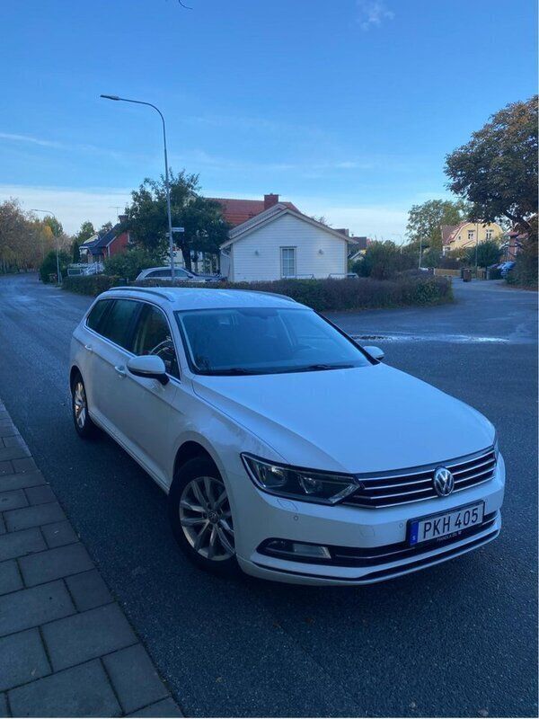 Vit Begagnad 2017 VW Passat Kombi | 155 000 kr (Bra pris) - Bild 1/4