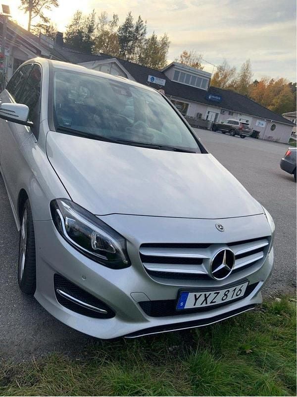 Silver Begagnad 2018 Mercedes B200 Urban Minibuss | 199 000 kr (Marknadspris) - Bild 1/4