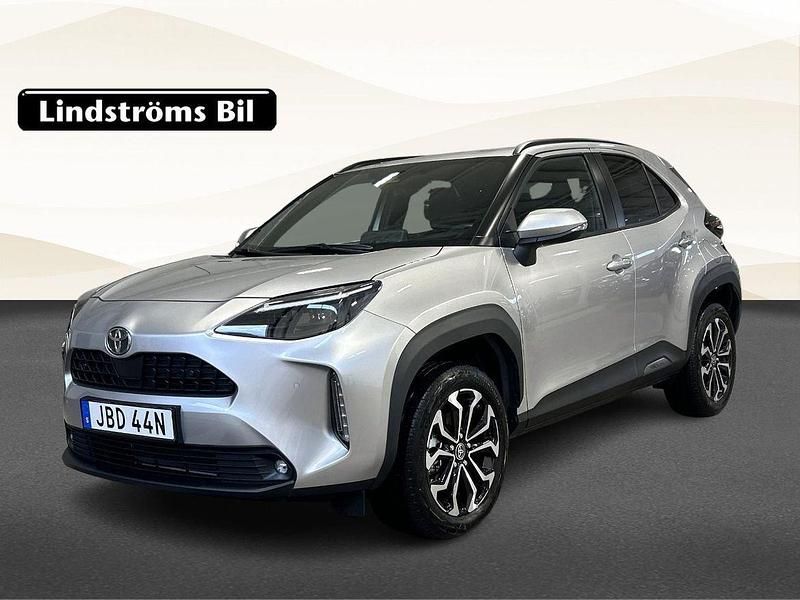 Silver Begagnad 2024 Toyota Yaris Cross Active SUV | 339 900 kr (Dyr) - Bild 1/3