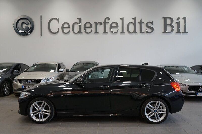 Svart Begagnad 2016 BMW 118 M Sport Halvkombi | 169 800 kr (Lite dyr) - Bild 1/4