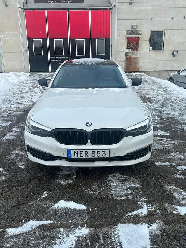 Begagnad BMW 530 iPerformance 252 HK (185 kW) 2019 Vit metallic Sedan