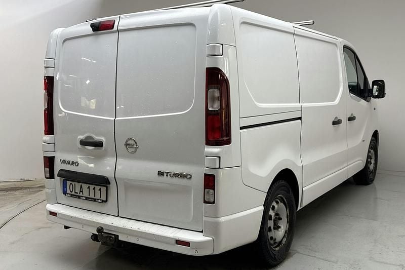 Begagnad Opel Vivaro 125 HK (91 kW) 2017 Vit Minibuss
