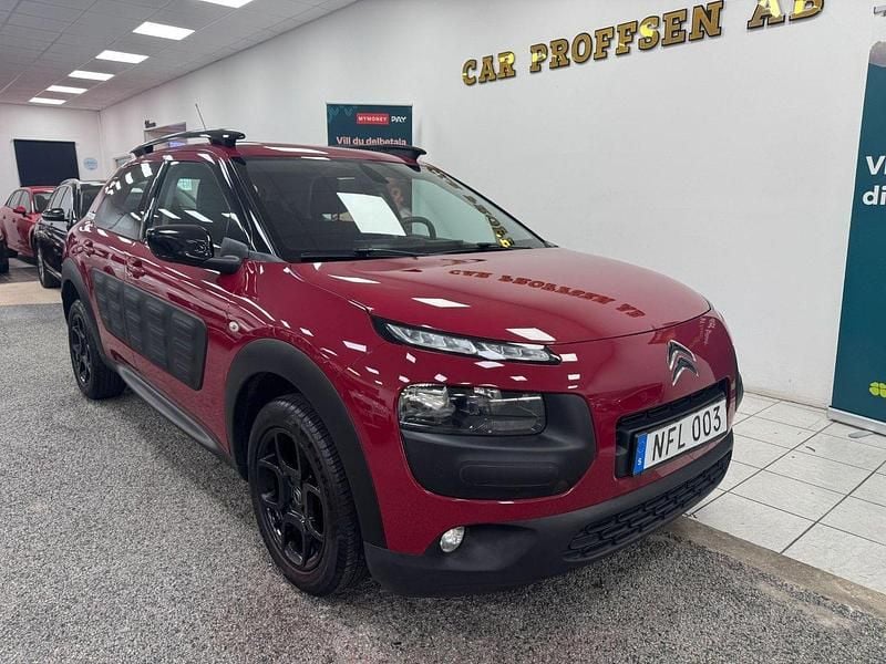 Röd Begagnad 2016 Citroën C4 Cactus PureTech Halvkombi | 79 900 kr (Bra pris) - Bild 1/4
