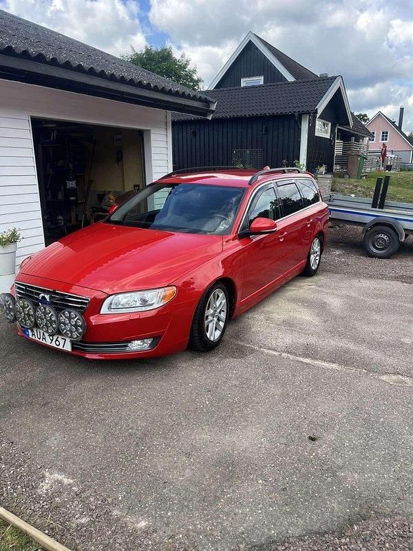 Röd Begagnad 2014 Volvo V70 Momentum Kombi | 135 000 kr (Marknadspris) - Bild 1/4
