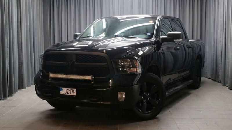 Svart Begagnad 2021 RAM 1500 Pickup | 379 000 kr (Bra pris) - Bild 1/4