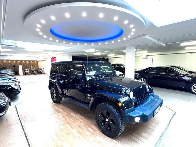 Svart Begagnad 2014 Jeep Wrangler Unlimited Sahara SUV | 239 900 kr (Lite dyr) - Bild 1/4