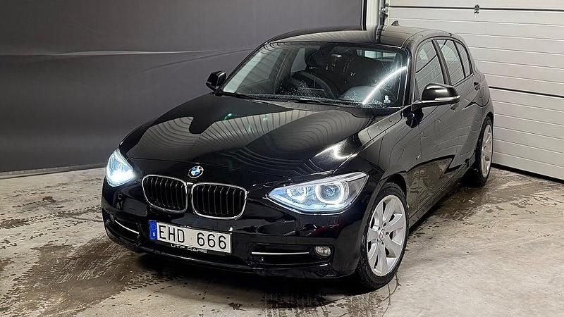 Svart Begagnad 2011 BMW 116 Sport Line Halvkombi | 85 800 kr (Lite dyr) - Bild 1/4