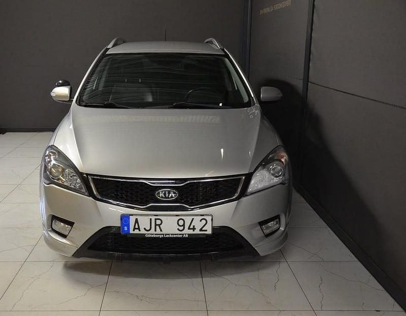 Begagnad Kia Ceed Sportswagon 128 HK (94 kW) 2012 Silver Kombi