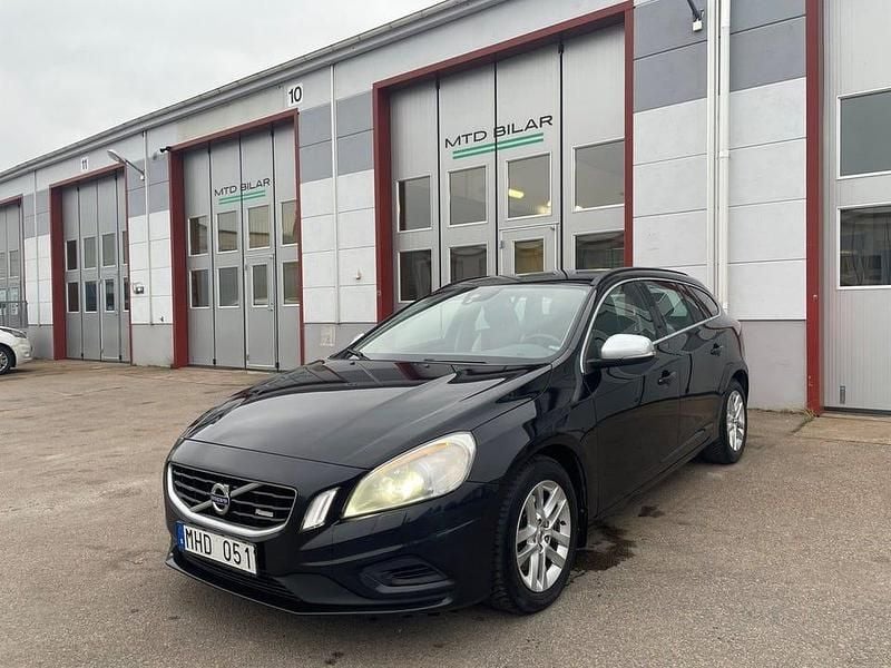 Svart Begagnad 2012 Volvo V60 R-Design Kombi | 109 900 kr (Bra pris) - Bild 1/4