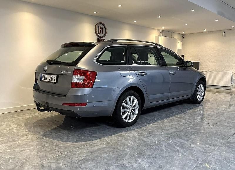 Begagnad Skoda Octavia Ambition 105 HK (77 kW) 2013 Grå Halvkombi