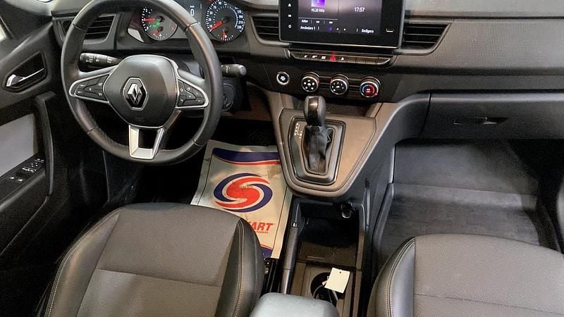 Begagnad Renault Kangoo 131 HK (96 kW) 2023 Grå Minibuss