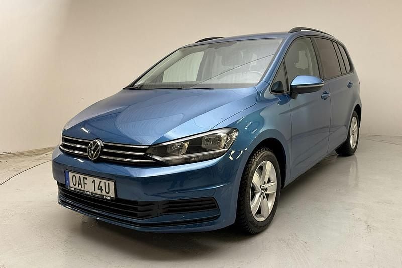 Blå Begagnad 2021 VW Touran Minibuss | 329 900 kr (Marknadspris) - Bild 1/4
