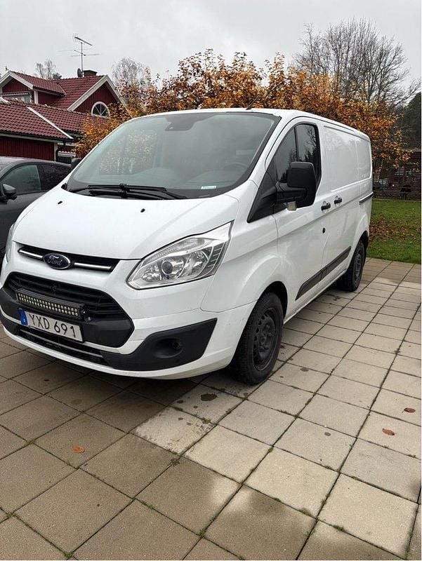Vit Begagnad 2018 Ford Transit Custom | 119 000 kr (Superpris) - Bild 1/4