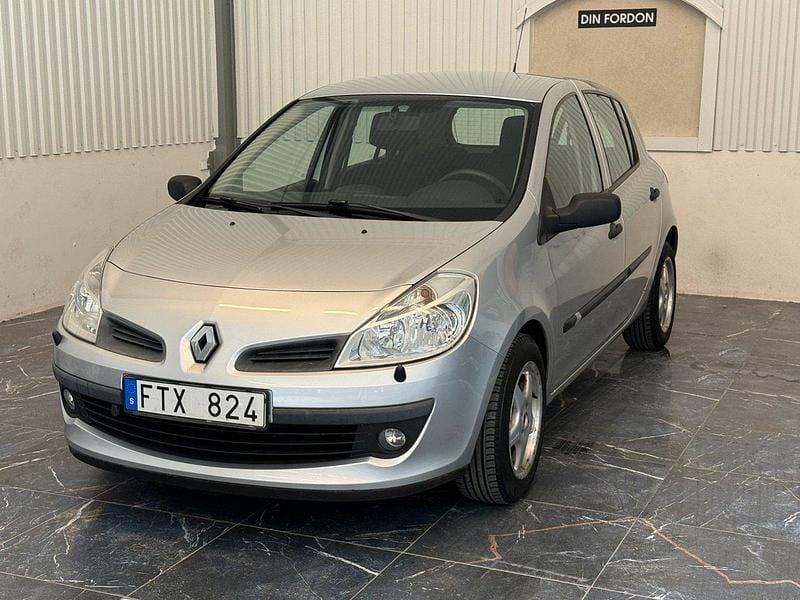 Ljusgrå Begagnad 2007 Renault Clio R.S. Halvkombi | 24 900 kr (Marknadspris) - Bild 1/4