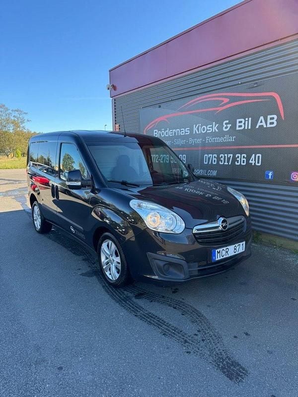 Svart Begagnad 2012 Opel Combo S Minibuss | 37 900 kr (Marknadspris) - Bild 1/4