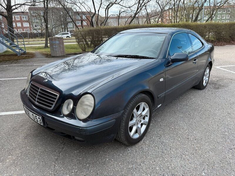 Svart Begagnad 1998 Mercedes CLK200 Elegance Sportkupé | 24 900 kr - Bild 1/4