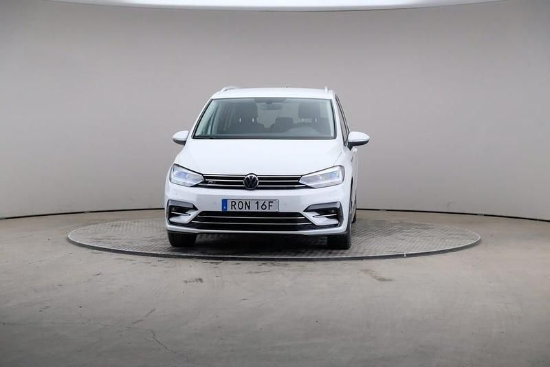 Begagnad VW Touran R-line 150 HK (110 kW) 2022 Vit Minibuss
