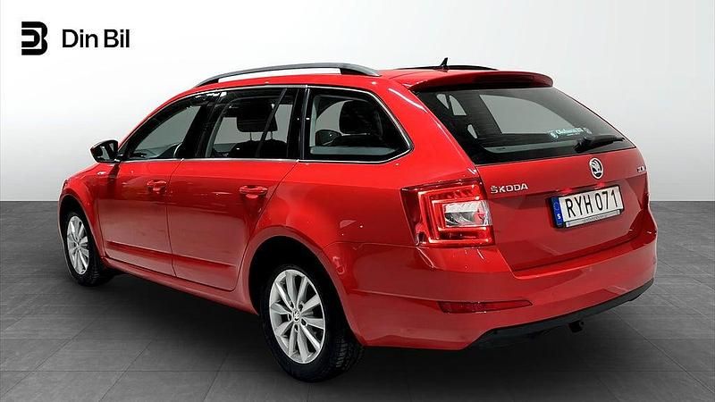Begagnad Skoda Octavia Ambition 150 HK (110 kW) 2015 Röd Halvkombi