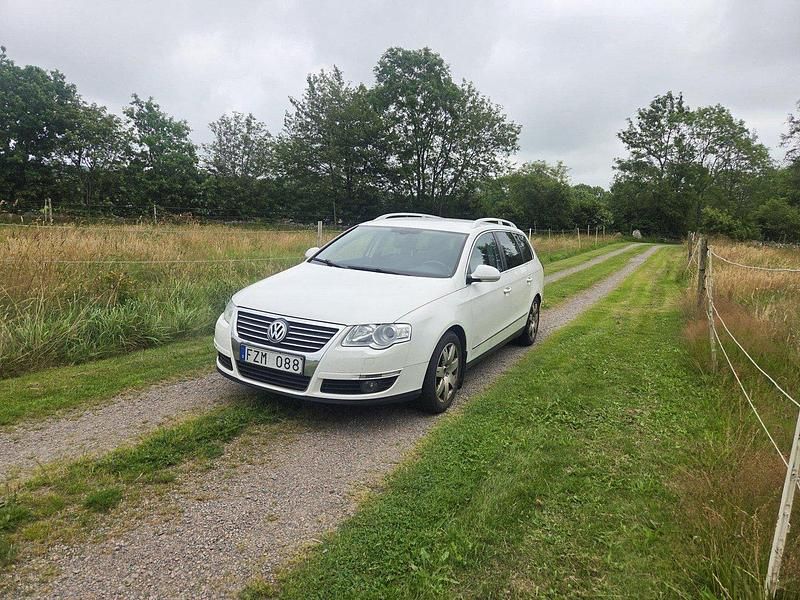 Vit Begagnad 2008 VW Passat Highline Kombi | 18 000 kr (Lite dyr) - Bild 1/4