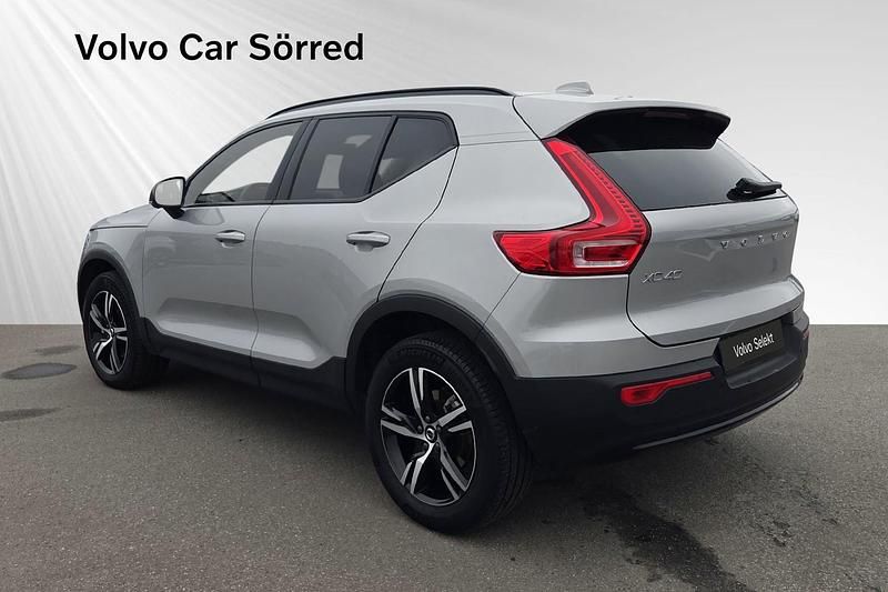 Begagnad Volvo XC40 Plus 200 HK (147 kW) 2024 Grå SUV