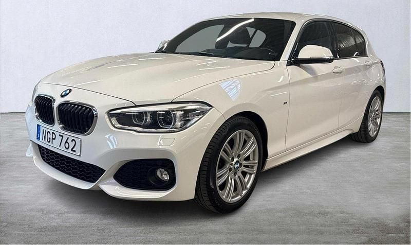 Vit Begagnad 2016 BMW 118 M Sport Halvkombi | 135 000 kr (Bra pris) - Bild 1/4
