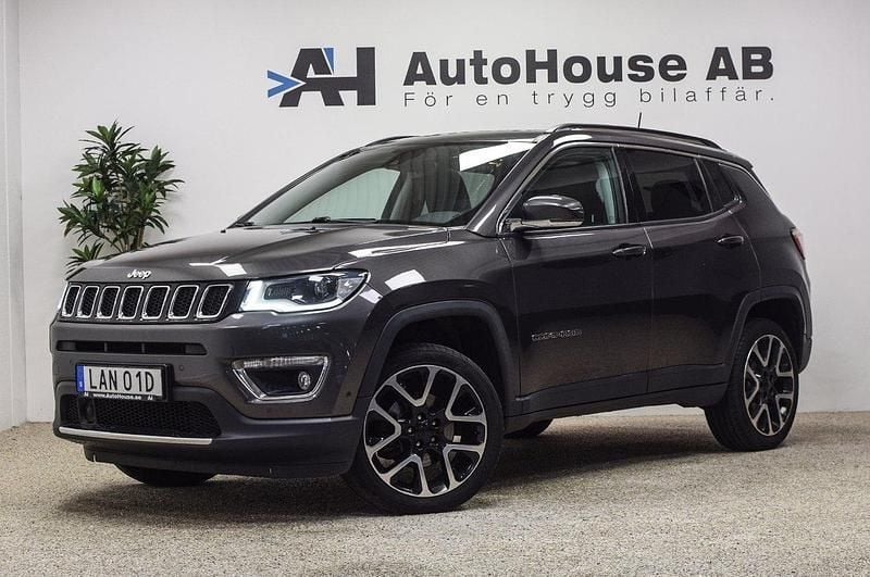 Grå Begagnad 2019 Jeep Compass SUV | 189 000 kr (Marknadspris) - Bild 1/4