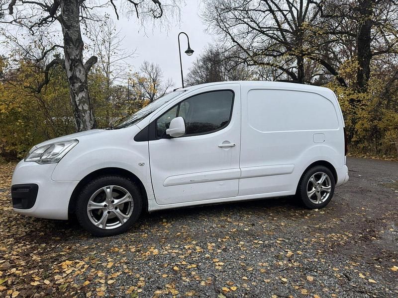 Vit Begagnad 2015 Citroën Berlingo | 60 000 kr (Lite dyr) - Bild 1/4