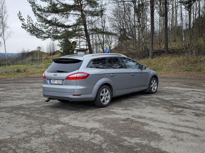 Begagnad Ford Mondeo Titanium 146 HK (107 kW) 2009 Grå Kombi
