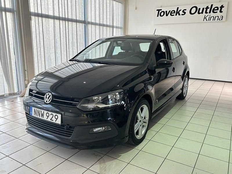 Svart Begagnad 2014 VW Polo Comfortline Halvkombi | 89 900 kr (Marknadspris) - Bild 1/4