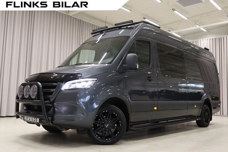 Mörkgrå (grå) Begagnad 2023 Mercedes Sprinter Van | 699 900 kr - Bild 1/4
