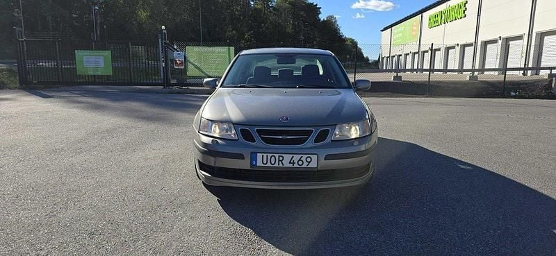Grå Begagnad 2004 Saab 9-3 Linear Sedan | 7 000 kr (Bra pris) - Bild 1/4