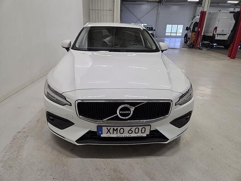 Begagnad Volvo V60 Momentum 150 HK (110 kW) 2019 Vit Kombi