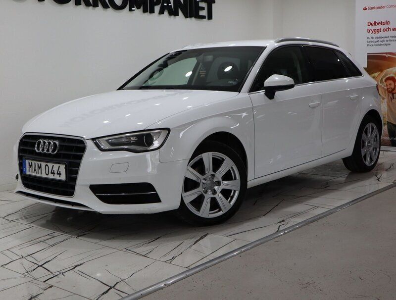 Vit Begagnad 2015 Audi A3 Sportback Attraction Halvkombi | 129 900 kr (Marknadspris) - Bild 1/4