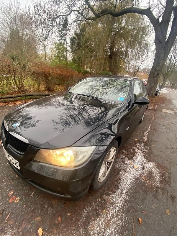 Begagnad 2007 BMW 318 Sedan | 38 000 kr (Marknadspris) - Bild 1/4