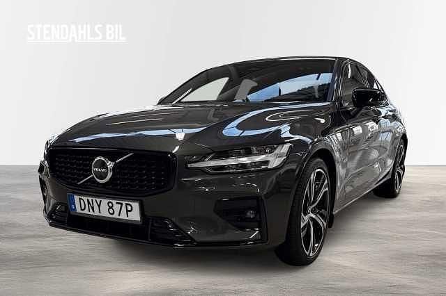 Grå Begagnad 2022 Volvo S60 Plus Sedan | 419 000 kr (Marknadspris) - Bild 1/4