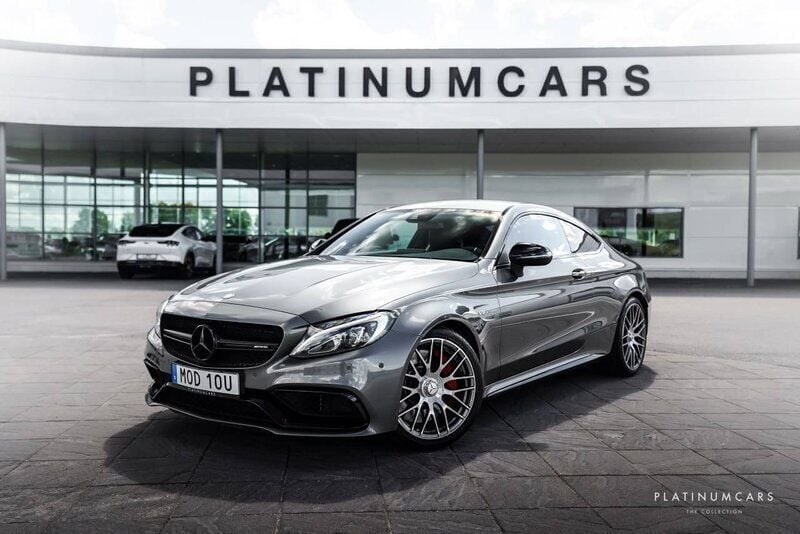 Grå (selenite grå metallic) Begagnad 2016 Mercedes C63S AMG AMG Sportkupé | 649 000 kr (Marknadspris) - Bild 1/4