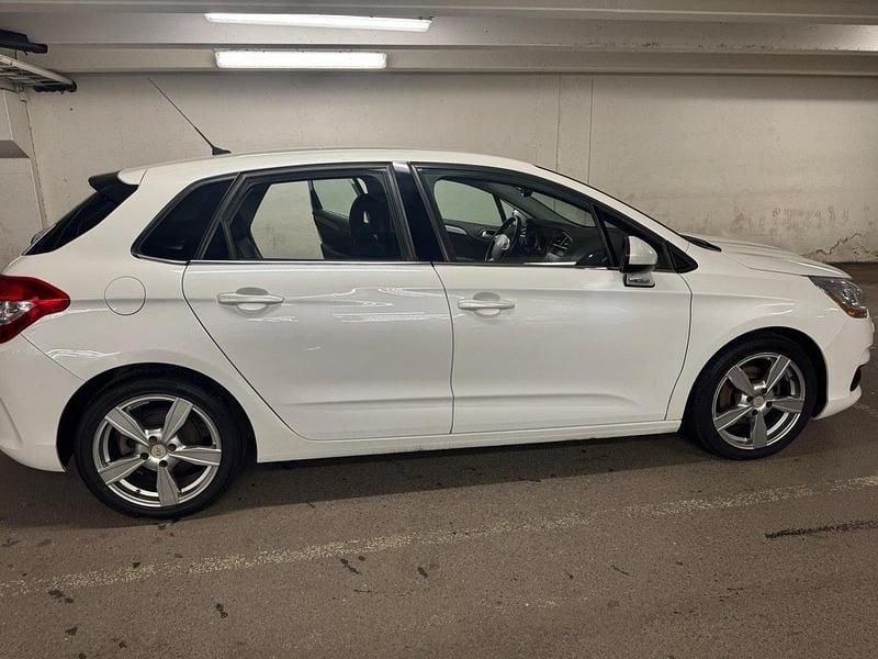 Vit Begagnad 2013 Citroën C4 Halvkombi | 42 500 kr (Bra pris) - Bild 1/4