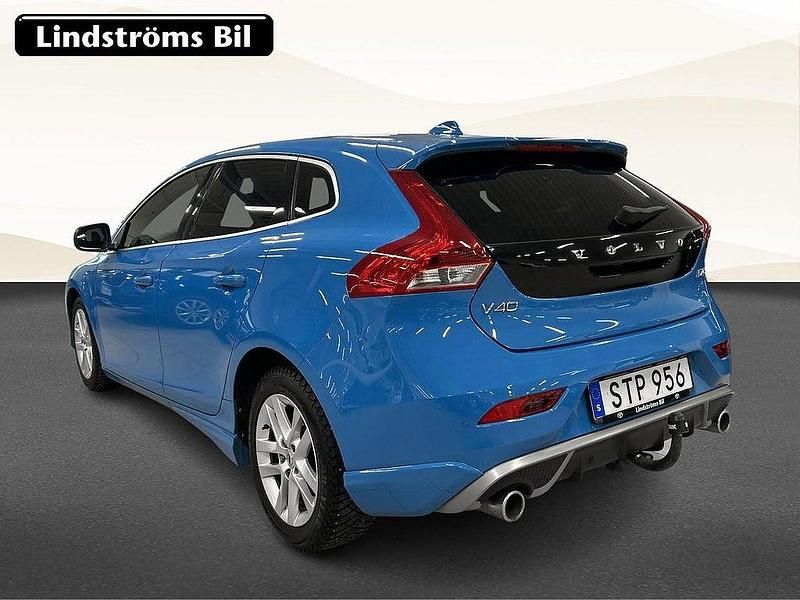 Begagnad Volvo V40 R-Design 190 HK (139 kW) 2015 Blå Halvkombi