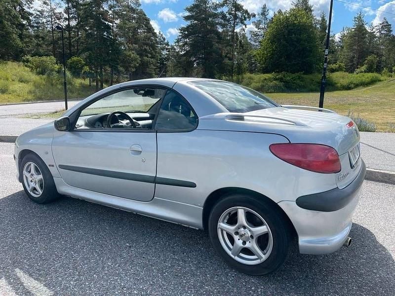 Begagnad Peugeot 206 CC 136 HK (100 kW) 2002 Ljusgrå Cab