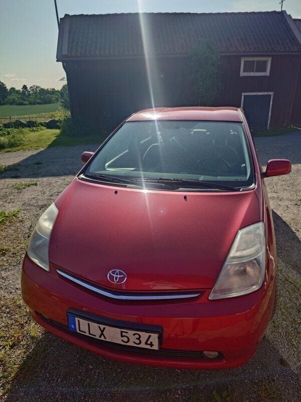 Röd Begagnad 2007 Toyota Prius Halvkombi | 45 000 kr (Bra pris) - Bild 1/4