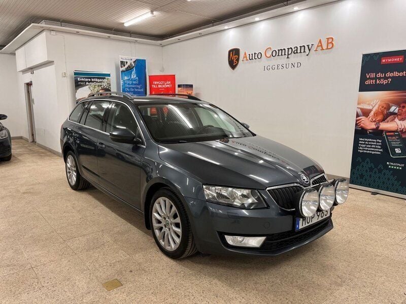 Grå Begagnad 2015 Skoda Octavia Ambition Kombi | 89 900 kr (Marknadspris) - Bild 1/4