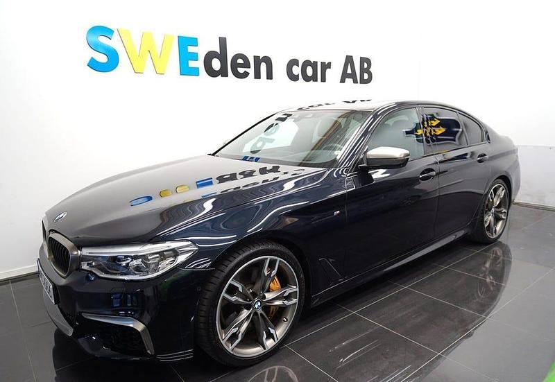 Svart Begagnad 2018 BMW M550 Comfort Edition Sedan | 429 900 kr (Bra pris) - Bild 1/4