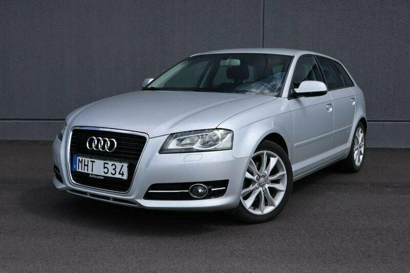 Silver Begagnad 2012 Audi A3 Sportback Ambition Halvkombi | 115 500 kr (Marknadspris) - Bild 1/4