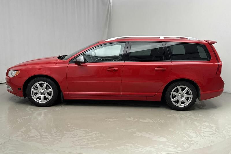 Begagnad Volvo V70 R-Design 180 HK (132 kW) 2012 Röd Kombi