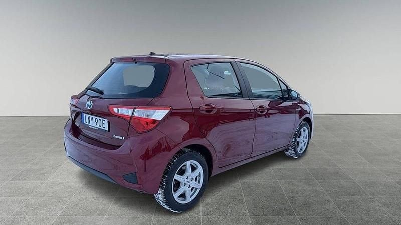 Begagnad Toyota Yaris Active 102 HK (75 kW) 2019 Röd Halvkombi