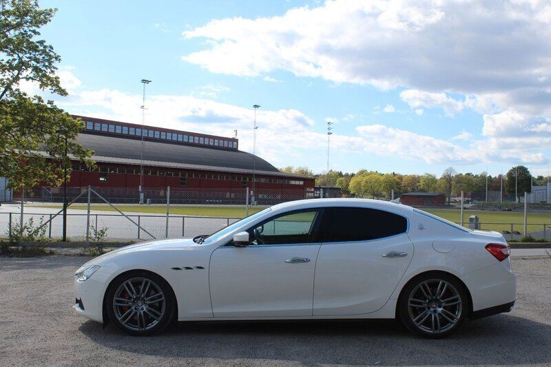 Vit Begagnad 2016 Maserati Ghibli Sportkupé | 379 900 kr - Bild 1/4