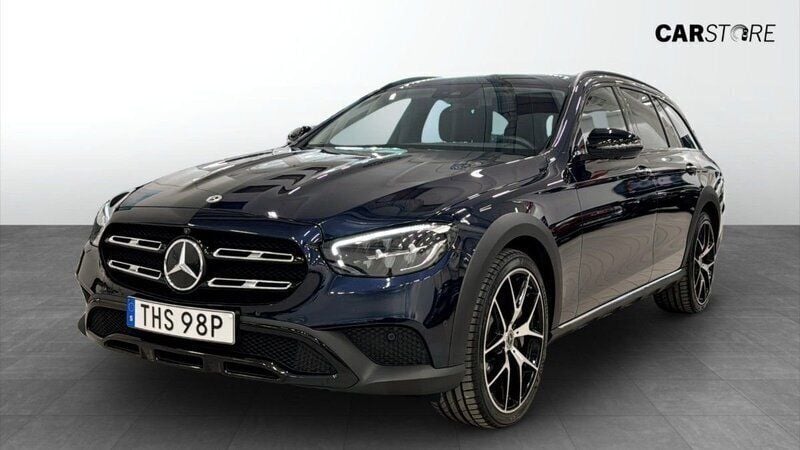Mörkblå (blue) Begagnad 2023 Mercedes E450 Premium Plus Kombi | 579 900 kr - Bild 1/4